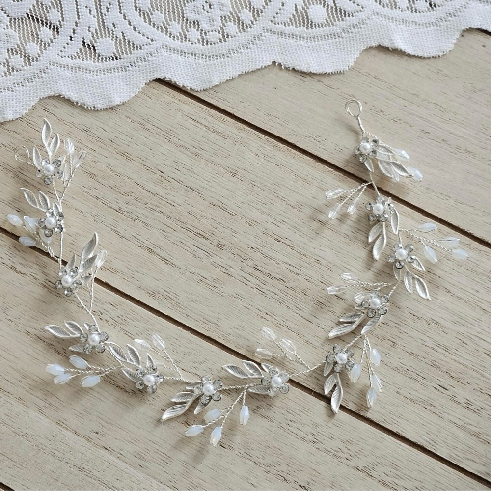 Silver Floral Leaf Hair Accessory. Brand New.